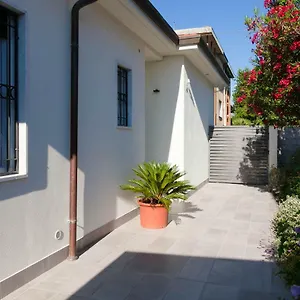 Flora , Marina Di Carrara Italia